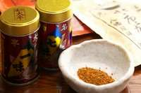 長野県産の原材料を使って作られる信州善光寺大門町の一味、七味唐がらしがやさしい味にアクセントを加えます。