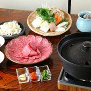 あっさりロース肉をしゃぶしゃぶにすることでとってもヘルシーな口当たりになりました。馬肉は、牛肉と違い菌の保有率が極めて少なく、お肉にする際に 汚れる事が少ないので安全と言われている食材です。