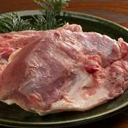 ヘルシーで味わい深い鴨肉は女性に大人気です。