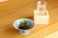 貴重なタンパク源・カルシウム源・ミネラル源として摂取されていました。