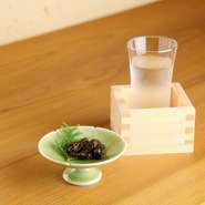 油で炒め、醤油・みりん・砂糖で味付けしたものです。貴重な珍味となりつつあります。