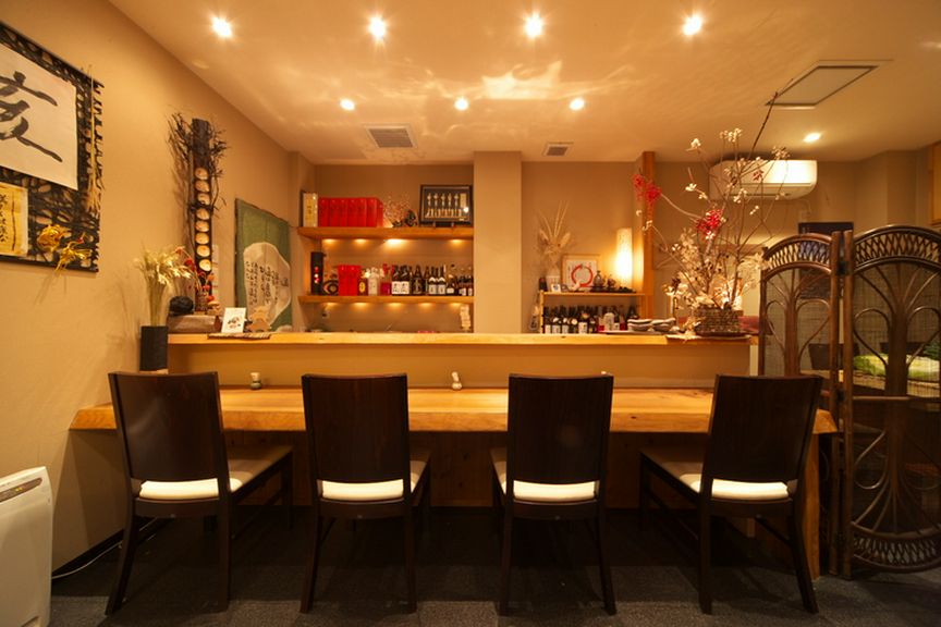 一枚杉のおしゃれなカウンター