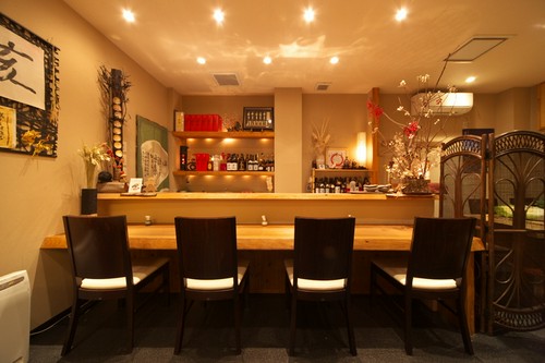 一枚杉のおしゃれなカウンター