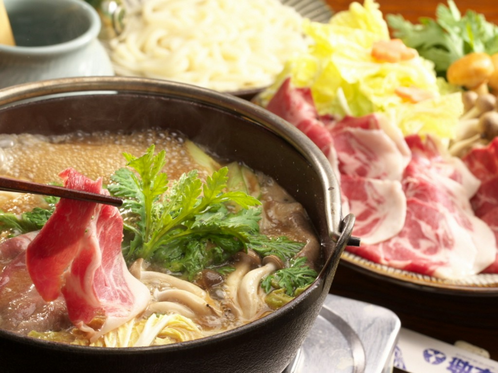 当店ならではのしし鍋、馬肉料理（馬しゃぶ、さくら鍋）、合鴨鍋