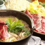 天然山菜やきのこ、田舎の味そして、しし肉や馬肉料理を勘太郎オリジナル献立にしあげました。