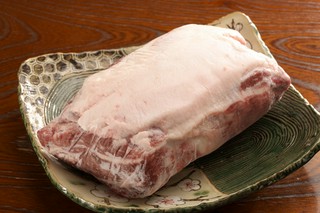 猪肉は適度に脂の入った 臭みもなく柔らかい 部分だけを使用