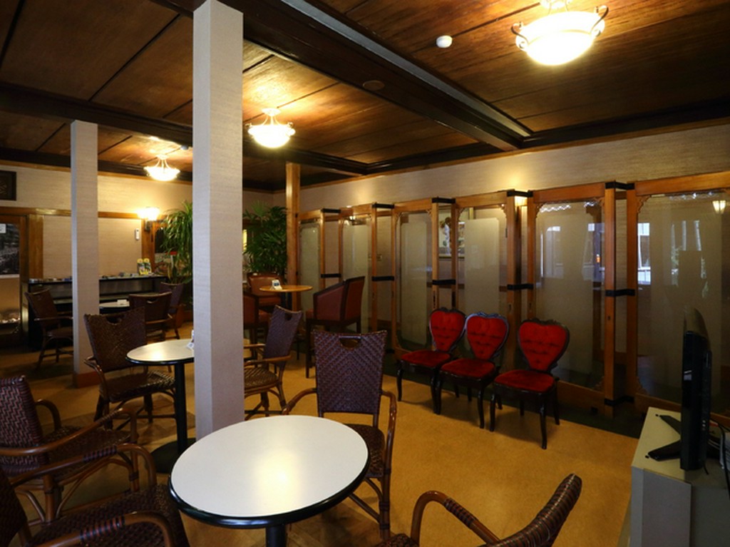 ビーフシチュー専門店　ロマン亭と併設して営業しております