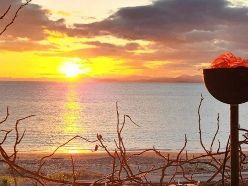 波の音が心地よい…漁師料理「海女」