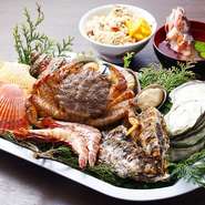 カキ、長太郎、伊勢海老、等 様々な海の幸を、波の音を聞きながらお楽しみ頂けます。