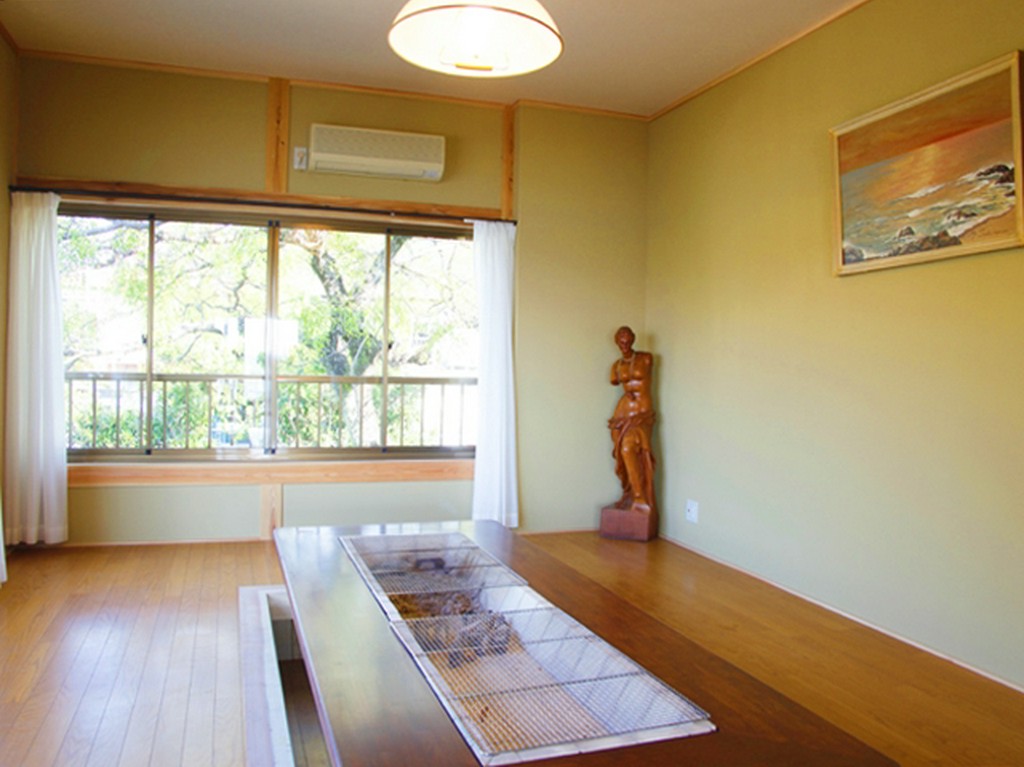 掘りごたつの座敷もございます。