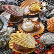 牡蠣、長太郎、サザエ、海老、帆立 等を炭火焼でお楽しみしただけます。
タコ飯、汁物付です。