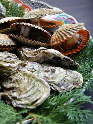 なんと言っても新鮮な貝焼きが自慢…。