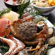 イセエビは地元高知や愛媛より、カキは季節に応じて全国より取り寄せたこだわりの一品。コースをご注文の方にはサービス(限定)で提供している夜須のフルーツトマトを使ったサラダも是非とも食べて頂きたいです。