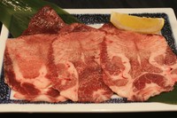 伊萬里牛タンの中心部分だけを使った絶品です。
売り切れ御免！！になっておりますのでスタッフにお声掛けください。
