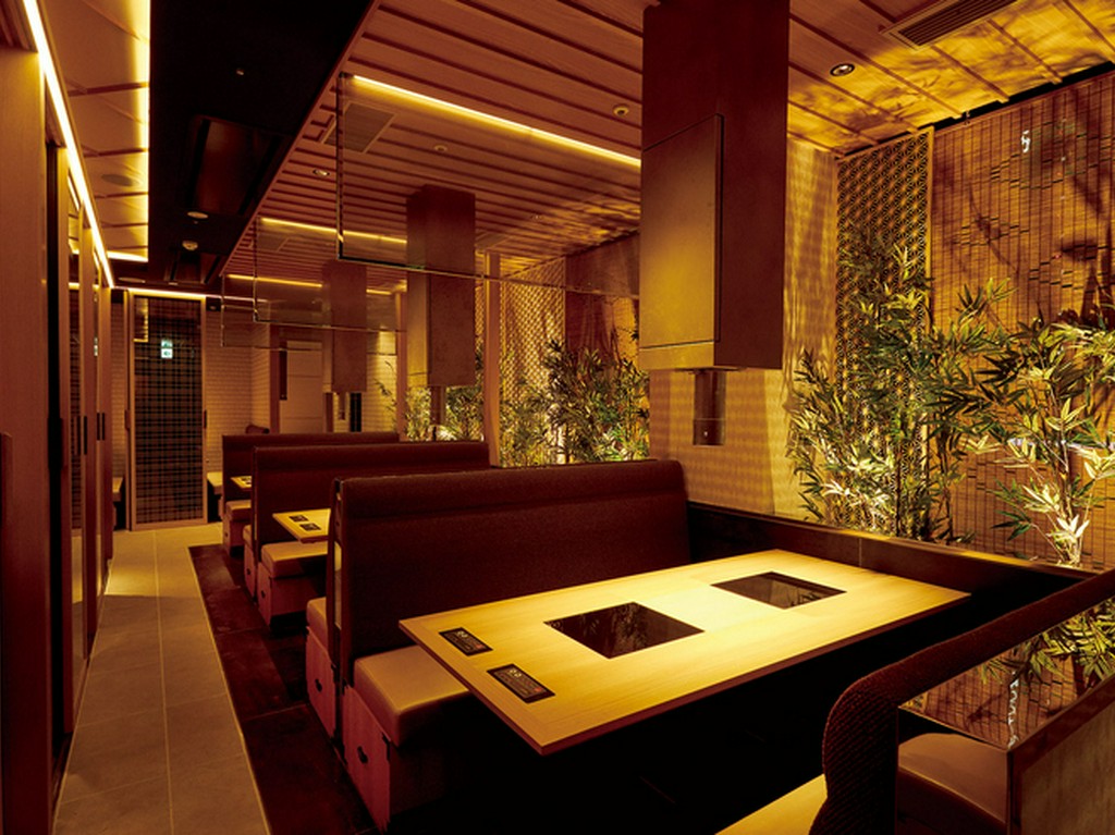 2フロアを貸し切り可能。最大70名の宴会にも対応