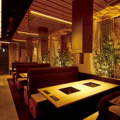 2フロアを貸し切り可能。最大70名の宴会にも対応