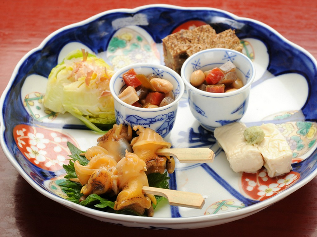 おばんざいは京野菜を軸にしたスローフードとして女性にも人気