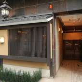 格子の外観や京都らしく落ち着いた内装がゆったりした空間を提供