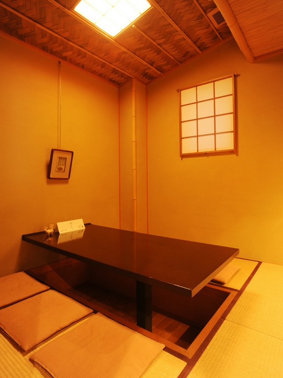 網代天井が茶室風の趣き