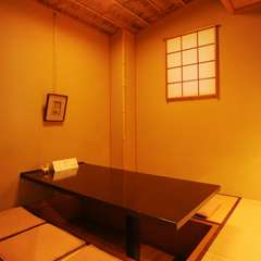 網代天井が茶室風の趣き