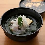 香り立つ日本料理の華。椀ものは【桝田】のメインディッシュ。写真は春の料理(12000円コース)。