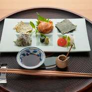 魚になるべく手を加えず、それぞれの素材の持ち味をストレートに味わっていただけるように仕上げます。