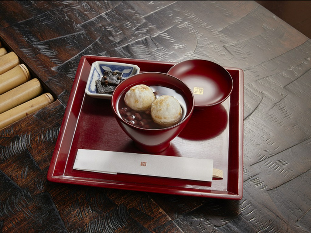 清潔感あふれる店内で大人カジュアルな女子会を