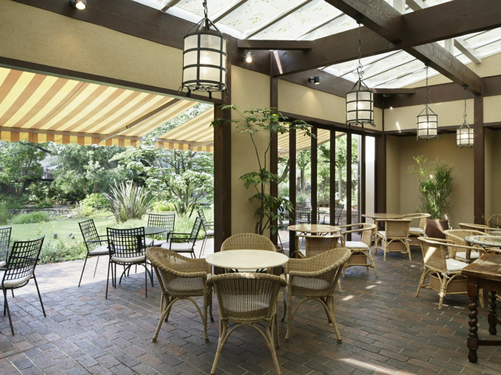 「開放感あふれるオシャレなテラス席」