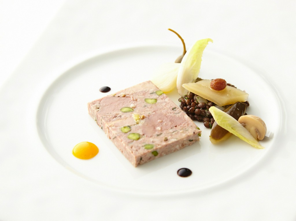 和歌山の食材を使った古典的フランス料理を