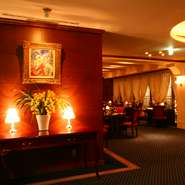 こだわりの食材を使ったフレンチで素敵なデートを。美味しい料理で会話も弾む。緑豊かな敷地で特別な時間を。