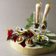 地元食材を中心にフランスから取寄せた贅沢な食材などシェフのこだわりが溢れる滋味豊かなフルコース料理。
