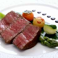 シェフ厳選の和牛を使ったお昼限定の贅沢なコース。上質なお肉をたっぷりとお召し上がりください。
※料理画像はイメージになります。