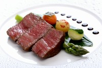 シェフ厳選の和牛を使ったお昼限定の贅沢なコース。上質なお肉をたっぷりとお召し上がりください。
※料理画像はイメージになります。