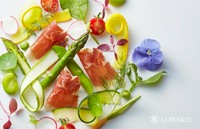 季節の食事を使い、フルコースのランチでご用意いたします。ご接待や記念日にふさわしいコースです。
※料理画像はイメージになります。