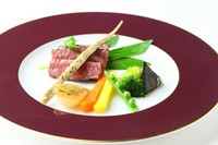シェフ厳選の和牛を使ったお昼限定の贅沢なコース。上質なお肉をたっぷりとお召し上がりください。
※料理画像はイメージになります。