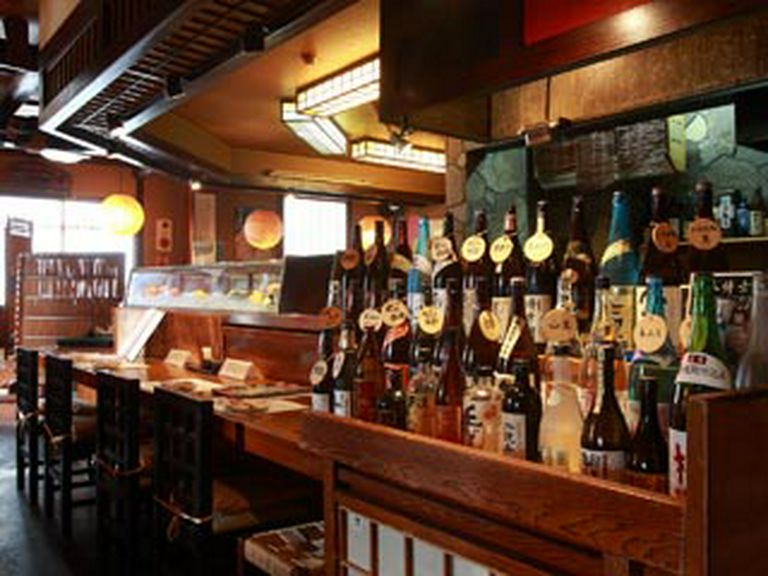 お酒は九州直送芋焼酎などあり。お一人様でもごゆっくりどうぞ