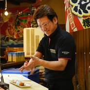 当店の自慢は鮮度抜群の素材。食材を更なるご馳走に昇華させるのが職人の使命だと考えています。創業30年、培ってきた信頼とお客様の期待に応える事が出来る存在として地元に根差した店づくりを心がけています。
