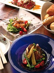 マグロほほ肉の炙り820円、帆立貝の軽い炙り ナッツ添え720円等