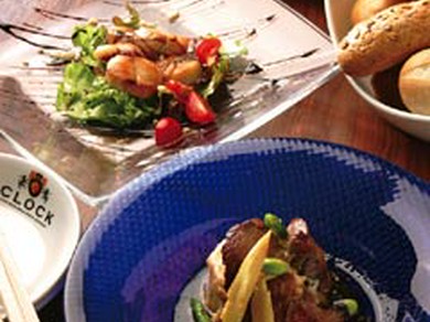 マグロほほ肉の炙り820円、帆立貝の軽い炙り ナッツ添え720円等