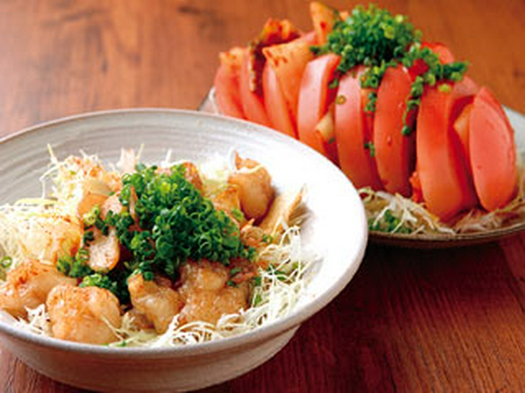 「もつ焼」とともに「トマト＆キムチ」もどうぞ