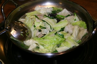 福岡本店【もつ擴】の味を受け継ぐ地元の味、『もつ鍋』が自慢