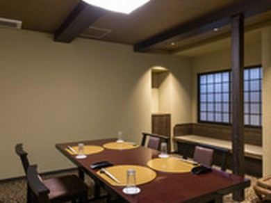 全席完全個室、椅子席（２名様から）