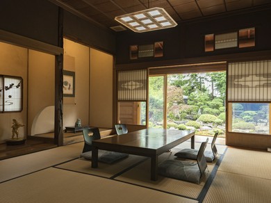 歴史あるお部屋でお食事をお楽しみください（２名様より）