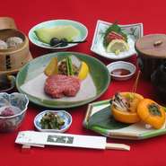 小鉢二品・前菜・冷しゃぶサラダ・和風ステーキ１００ｇ・吉亭自家製牛焼売・ご飯・味噌椀・香の物・デザート（１０品）