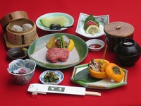 小鉢二品・前菜・冷しゃぶサラダ・和風ステーキ１００ｇ・吉亭自家製牛焼売・ご飯・味噌椀・香の物・デザート（１０品）