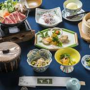 小鉢二品、前菜、冷しゃぶサラダ、牛鍋（一人用鍋）、吉亭自家製牛焼売、ご飯、味噌椀、香の物、デザート（１０品）