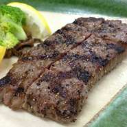 小鉢・和風ステーキ１００ｇ・味噌椀・香物・ご飯（５品）