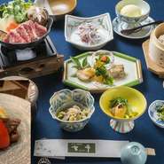 昼の膳牛鍋御膳を懐石風に仕立て、さらに米沢牛おまかせミニステーキ付きになっておりフルコースです。