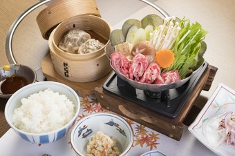 米沢牛贅沢ランチ、牛鍋御膳。