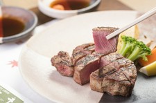 米沢牛の超希少部位のヒレ。網焼きに致しました。